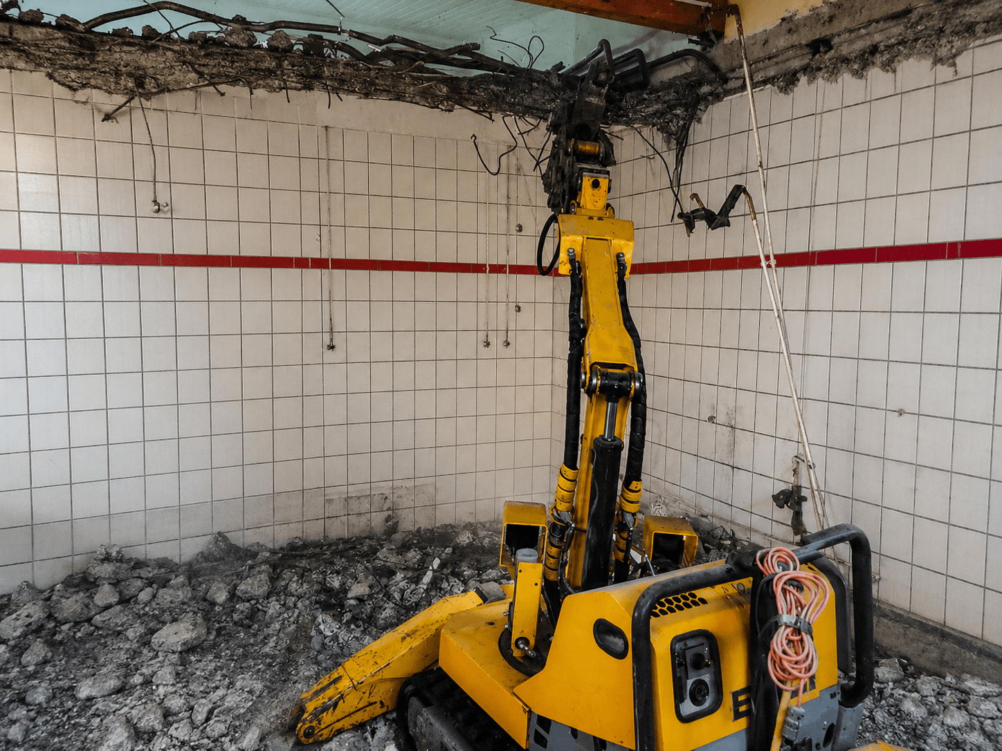 Hausabbruch und Garagenabbruch mit kontrollierter Abbruchtechnik