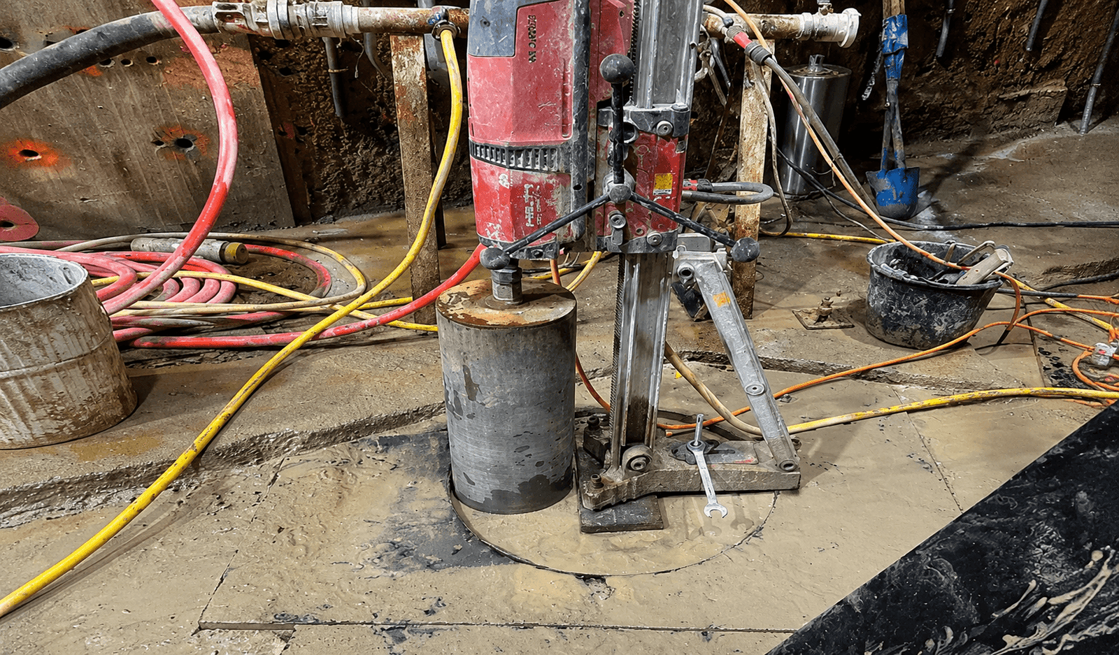 Ausbohren auf DN 250 mit Kernbohrtechnik in Köln